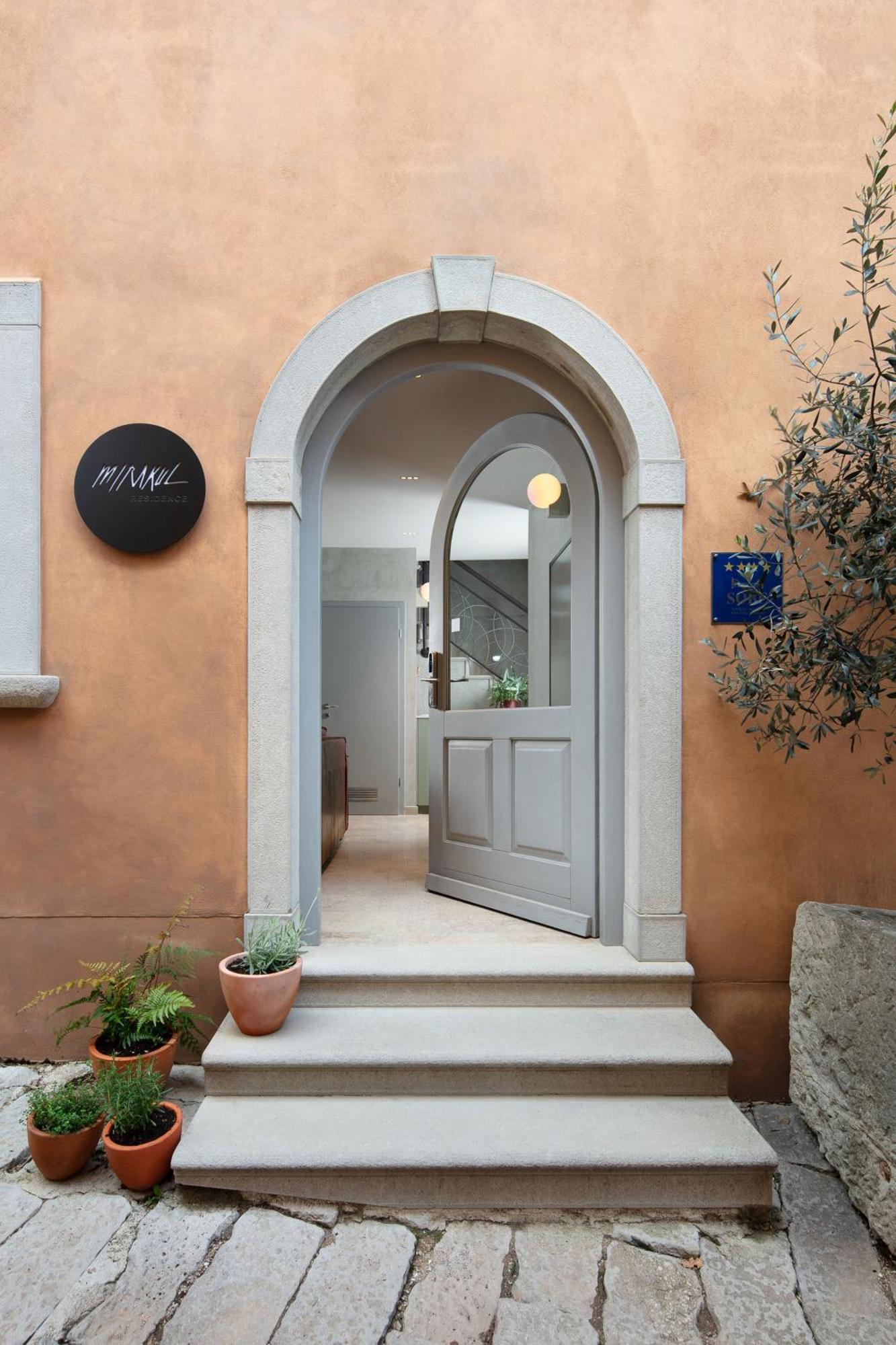 Mirakul Residence In A Cute Historic Town 拉宾 外观 照片